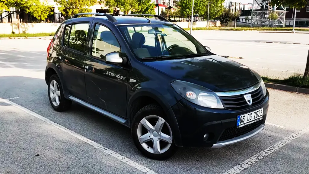 Dacia Sandero 2011 On Yan