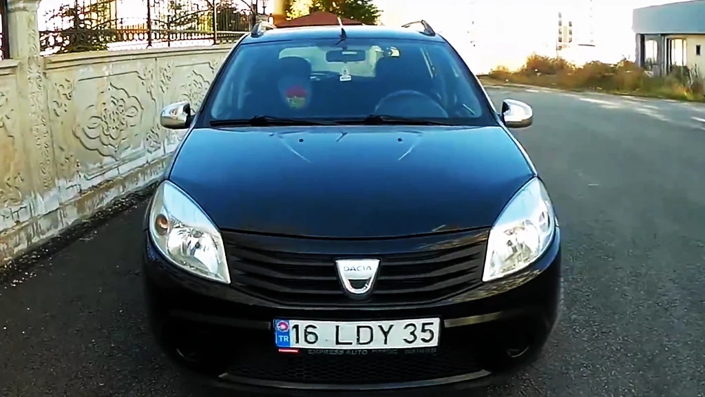 Dacia Sandero 2011 Ön